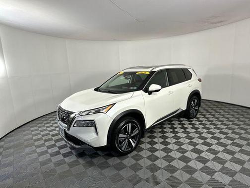 Pearl White Tricoat 2021 Nissan Rogue SL
