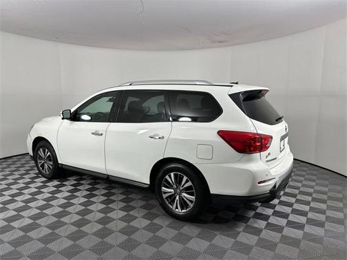 2017 Nissan Pathfinder SL
