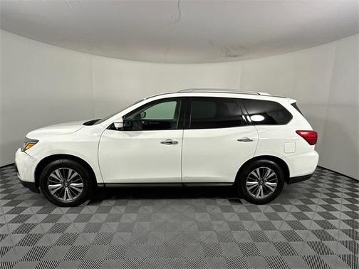 2017 Nissan Pathfinder SL