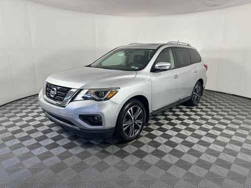 Brilliant Silver Metallic 2017 Nissan Pathfinder Platinum