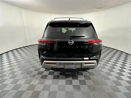 2025 Nissan Pathfinder SL 4WD