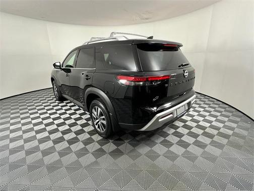 2025 Nissan Pathfinder SL 4WD