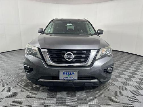Gun Metallic 2017 Nissan Pathfinder SL