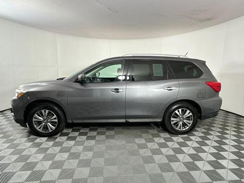 Gun Metallic 2017 Nissan Pathfinder SL