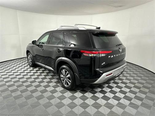 2025 Nissan Pathfinder SL 4WD