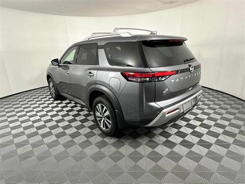2025 Nissan Pathfinder SL 4WD