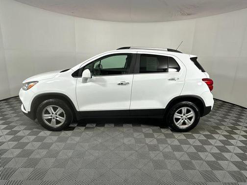 Summit White 2019 Chevrolet Trax LT