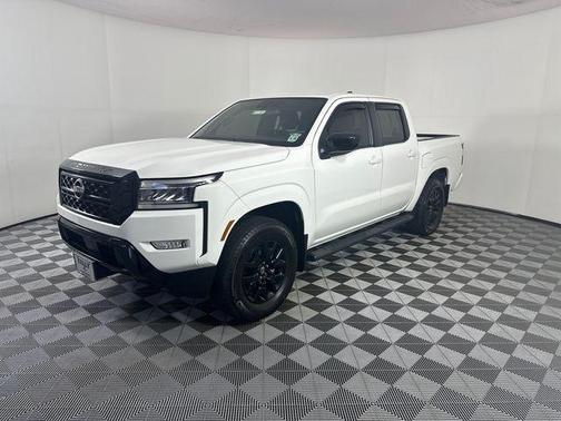 Glacier White 2023 Nissan Frontier SV