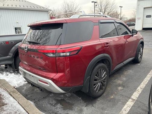 2023 Nissan Pathfinder SL 4WD