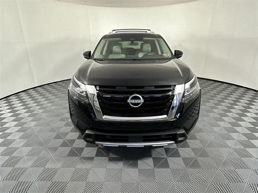 2025 Nissan Pathfinder SL 4WD