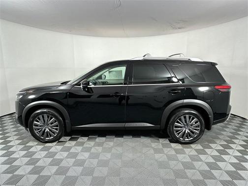 2025 Nissan Pathfinder SL 4WD