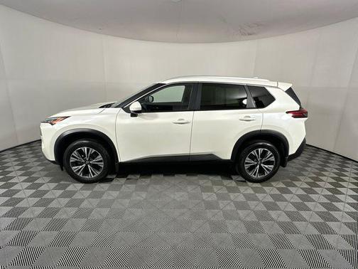 Pearl White Tricoat 2023 Nissan Rogue SV