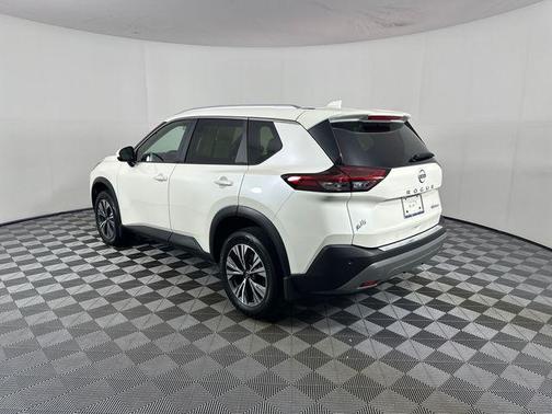 Pearl White Tricoat 2023 Nissan Rogue SV