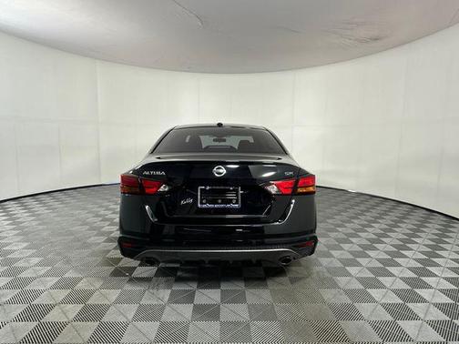 Super Black Clearcoat 2020 Nissan Altima SR FWD