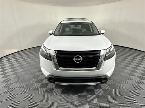 2025 Nissan Pathfinder SL 4WD