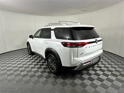 2025 Nissan Pathfinder SL 4WD