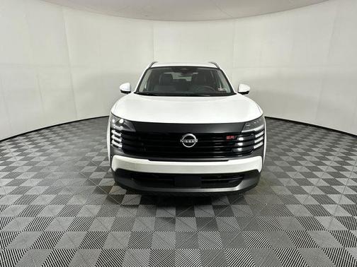 Aspen White Tricoat 2025 Nissan Kicks SR