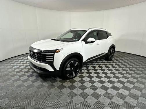 Aspen White Tricoat 2025 Nissan Kicks SR