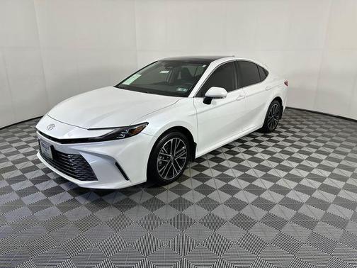 Wind Chill Pearl 2025 Toyota Camry XLE