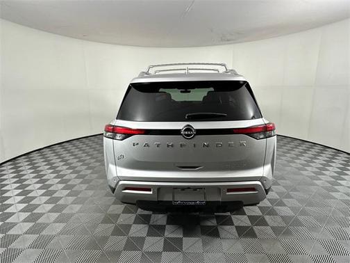 2025 Nissan Pathfinder SL 4WD