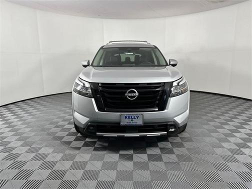 2023 Nissan Pathfinder SL 4WD
