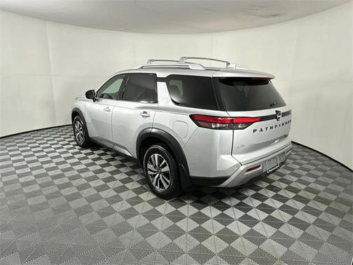 2023 Nissan Pathfinder SL 4WD