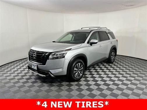 2023 Nissan Pathfinder SL 4WD