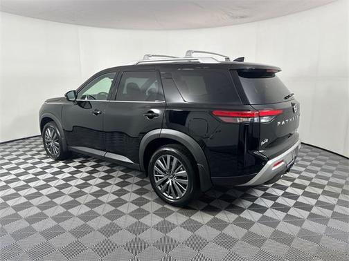 2025 Nissan Pathfinder SL 4WD