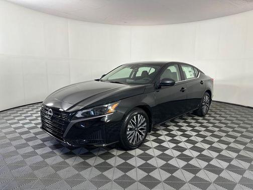 Super Black Clearcoat 2026 Nissan Altima 2.5 SV
