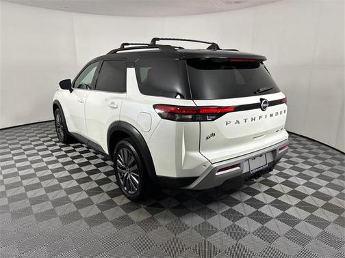 2023 Nissan Pathfinder SL 4WD
