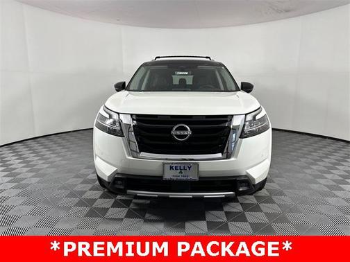 2023 Nissan Pathfinder SL 4WD