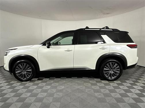 2023 Nissan Pathfinder SL 4WD