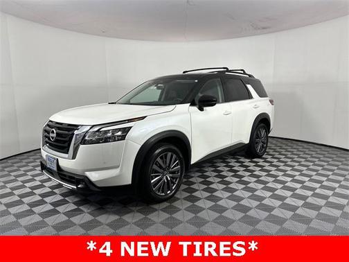 2023 Nissan Pathfinder SL 4WD