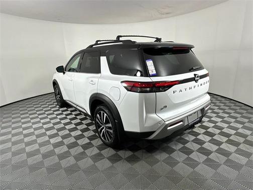 2025 Nissan Pathfinder Platinum 4WD
