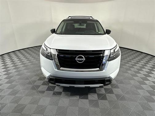 2025 Nissan Pathfinder Platinum 4WD