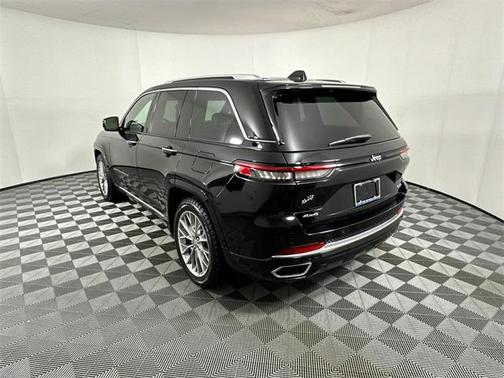 2022 Jeep Grand Cherokee Summit