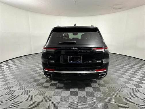 2022 Jeep Grand Cherokee Summit