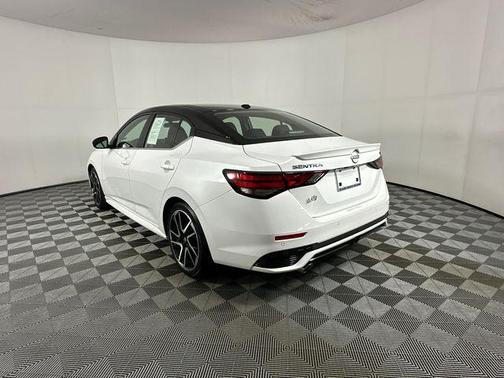 Aspen White Tricoat/Super Black 2024 Nissan Sentra SR