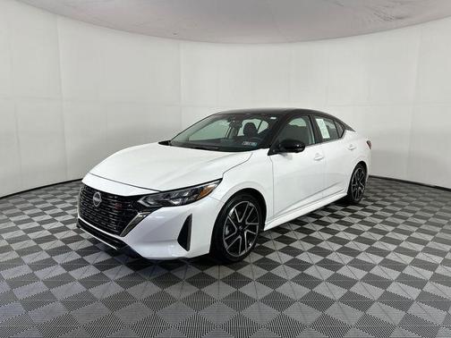 Aspen White Tricoat/Super Black 2024 Nissan Sentra SR