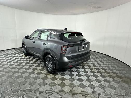 Gun Metallic 2027 Nissan Kicks S