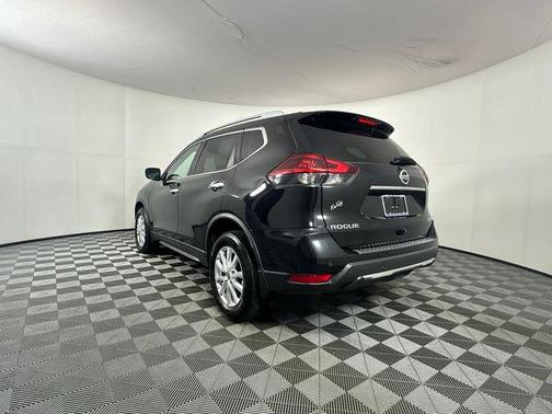 Magnetic Black Pearl 2019 Nissan Rogue SV