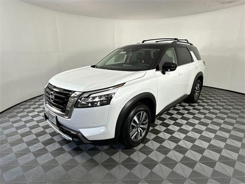 2025 Nissan Pathfinder SL 4WD