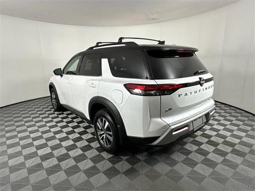 2025 Nissan Pathfinder SL 4WD