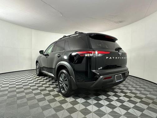 2025 Nissan Pathfinder SV 4WD