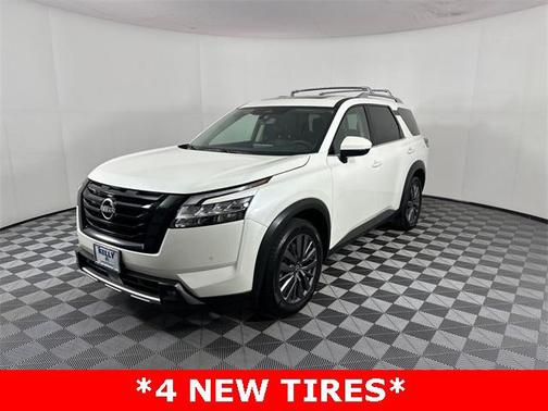 2023 Nissan Pathfinder SL 4WD