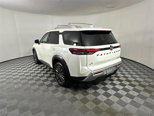 2023 Nissan Pathfinder SL 4WD