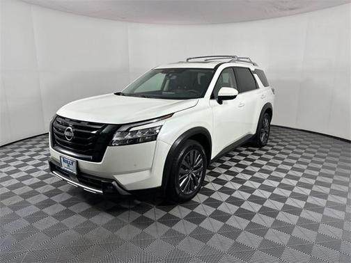 2023 Nissan Pathfinder SL 4WD