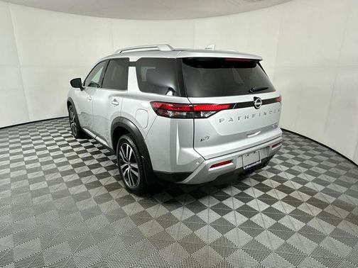 2023 Nissan Pathfinder Platinum 4WD