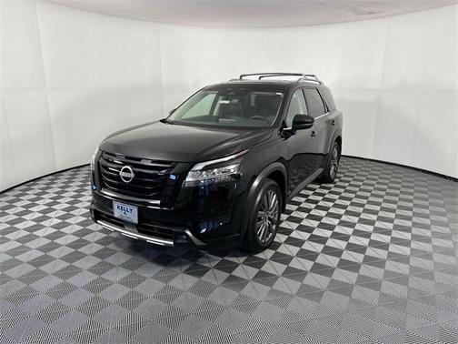 2023 Nissan Pathfinder SL 4WD