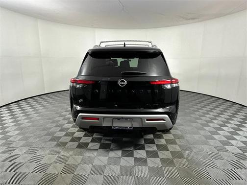 2023 Nissan Pathfinder SL 4WD